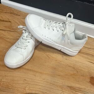 Women's White The Roger on cloud Athletic Sneakers